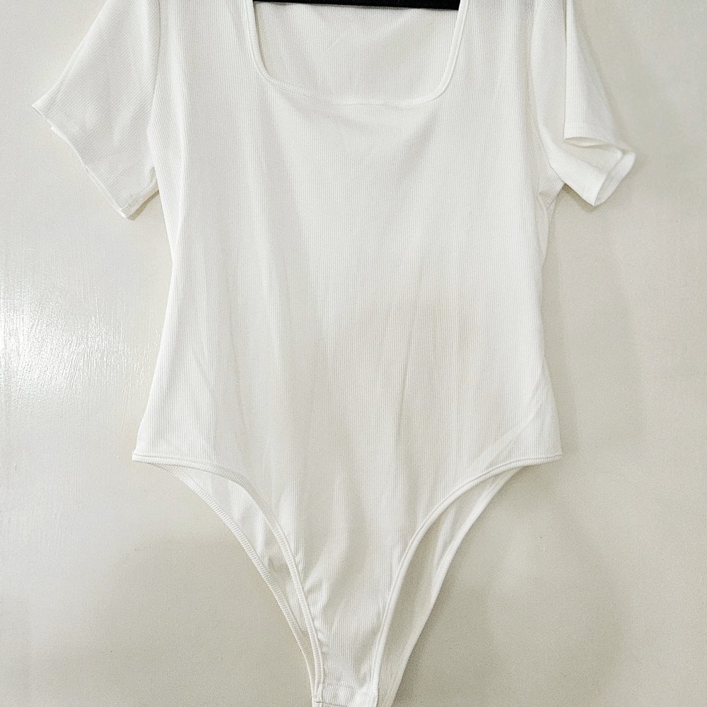 SHEIN White Fitted Short Sleeve Bodysuit